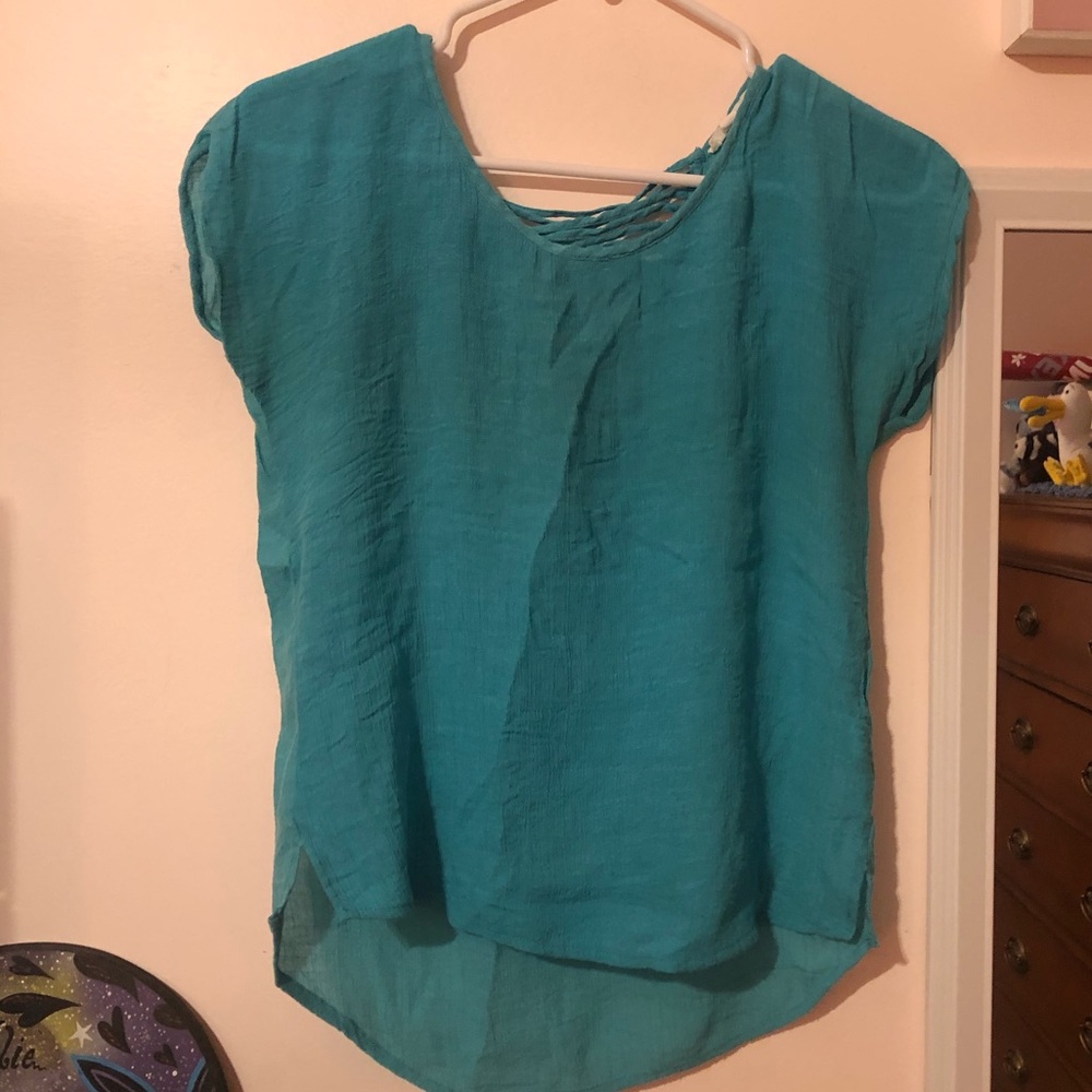 Green/turquoise light shirt